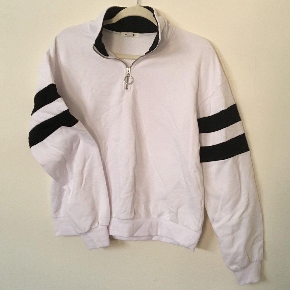White sweater with black stripes S/P